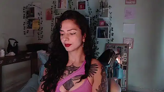 Snapshot of BeellyDance chatting on April 2026 02:01:02 PM BeellyDance online show from April 2026 02:01:02 PM