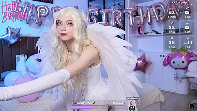 Snapshot of HolliWould_ chatting on April 2026 12:54:01 PM HolliWould online show from April 2026 12:54:01 PM