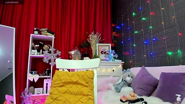 Snapshot of Queen_baby chatting on December 2024 02:14:01 AM Queen baby online show from December 2024 02:14:01 AM