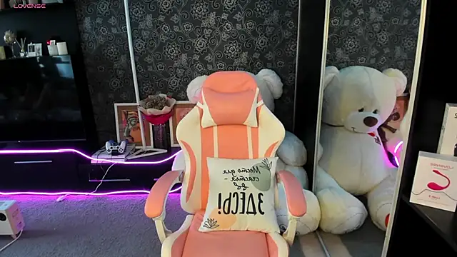 Snapshot of Queen_baby chatting on September 2025 06:26:02 AM Queen baby online show from September 2025 06:26:02 AM