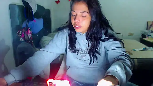 AmaraRoberts420 online show from November 2025 01:27:02 AM