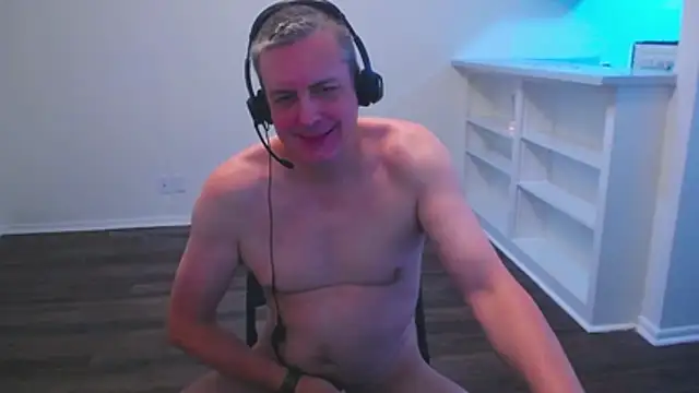 JulioMaximus online show from November 2025 08:34:02 PM