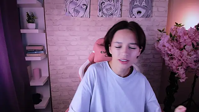 VivianLy  online show from September 2025 11:24:02 AM