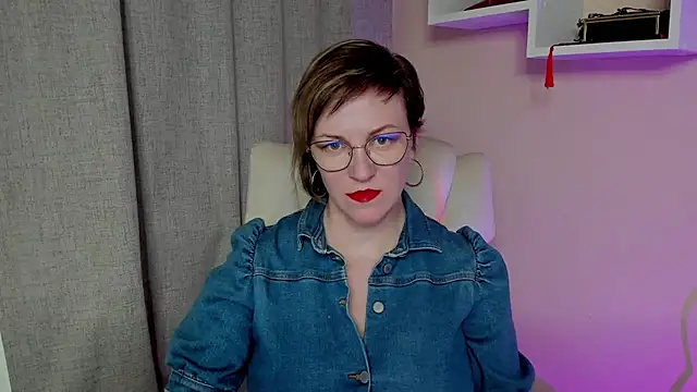 Snapshot of feliziaDesire chatting on May 2026 11:39:02 AM feliziaDesire online show from May 2026 11:39:02 AM