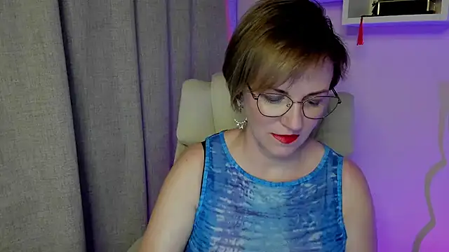 Snapshot of feliziaDesire chatting on June 2026 01:10:01 PM feliziaDesire online show from June 2026 01:10:01 PM