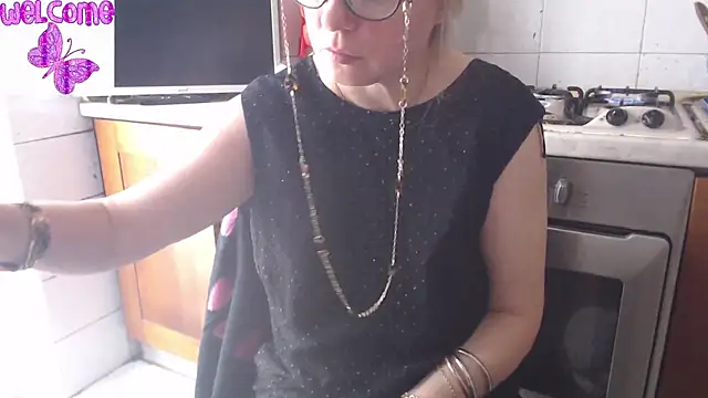 Snapshot of martachatte chatting on March 2025 08:59:01 AM martachatte online show from March 2025 08:59:01 AM