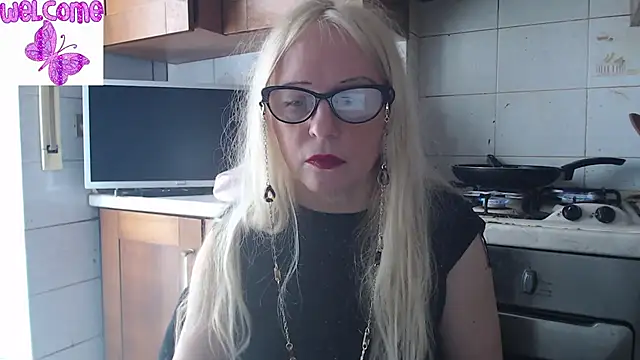 Snapshot of martachatte chatting on March 2025 12:46:01 PM martachatte online show from March 2025 12:46:01 PM