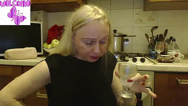 Snapshot of martachatte chatting on March 2025 06:56:01 PM martachatte online show from March 2025 06:56:01 PM