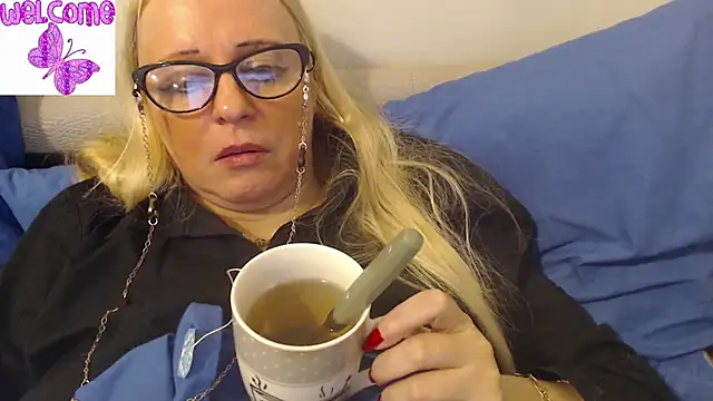 Snapshot of martachatte chatting on March 2025 01:52:02 AM martachatte online show from March 2025 01:52:02 AM