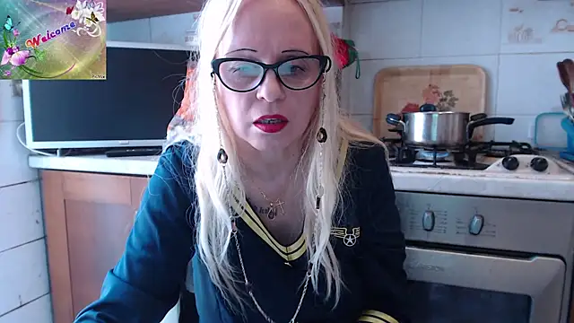 Snapshot of martachatte chatting on September 2025 08:26:01 AM martachatte online show from September 2025 08:26:01 AM