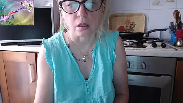 Snapshot of martachatte chatting on September 2025 06:26:02 AM martachatte online show from September 2025 06:26:02 AM