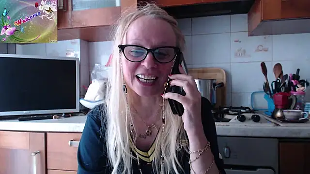 Snapshot of martachatte chatting on September 2025 07:10:02 AM martachatte online show from September 2025 07:10:02 AM