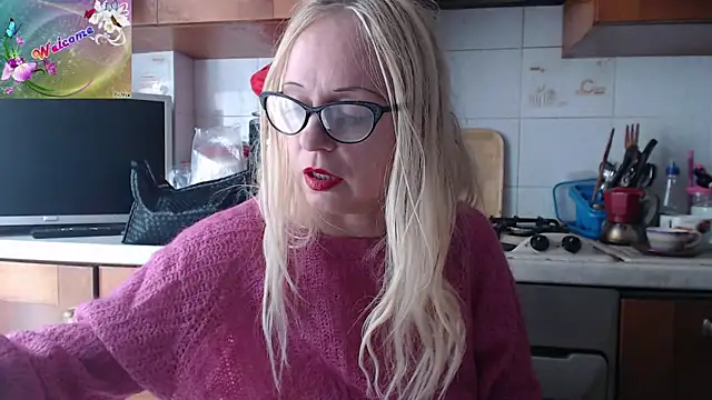 Snapshot of martachatte chatting on October 2025 08:53:02 AM martachatte online show from October 2025 08:53:02 AM