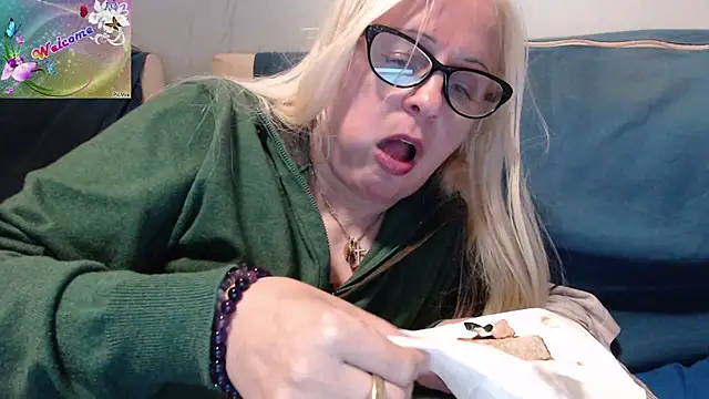 Snapshot of martachatte chatting on October 2025 07:55:01 PM martachatte online show from October 2025 07:55:01 PM