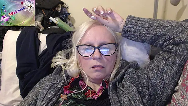 Snapshot of martachatte chatting on October 2025 03:22:01 PM martachatte online show from October 2025 03:22:01 PM