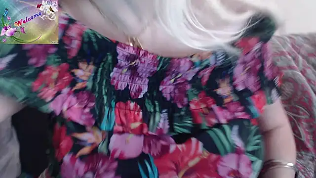 Snapshot of martachatte chatting on October 2025 08:37:01 AM martachatte online show from October 2025 08:37:01 AM