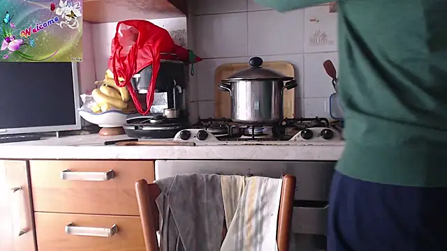 Snapshot of martachatte chatting on October 2025 08:55:02 AM martachatte online show from October 2025 08:55:02 AM