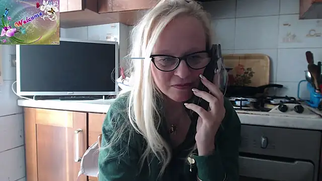 Snapshot of martachatte chatting on November 2025 09:28:02 AM martachatte online show from November 2025 09:28:02 AM