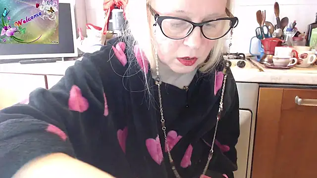 Snapshot of martachatte chatting on November 2025 08:58:02 AM martachatte online show from November 2025 08:58:02 AM