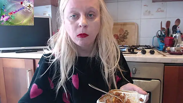 Snapshot of martachatte chatting on November 2025 10:48:02 AM martachatte online show from November 2025 10:48:02 AM