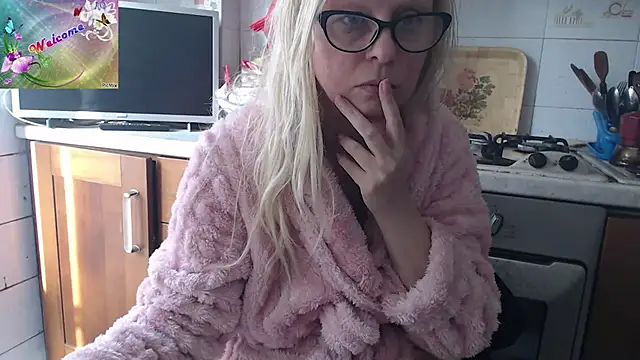 Snapshot of martachatte chatting on December 2025 08:41:02 AM martachatte online show from December 2025 08:41:02 AM