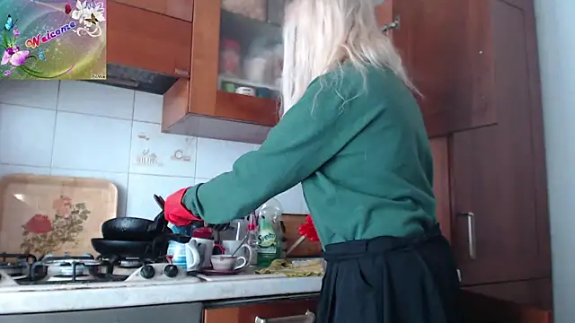 Snapshot of martachatte chatting on December 2025 10:02:01 AM martachatte online show from December 2025 10:02:01 AM