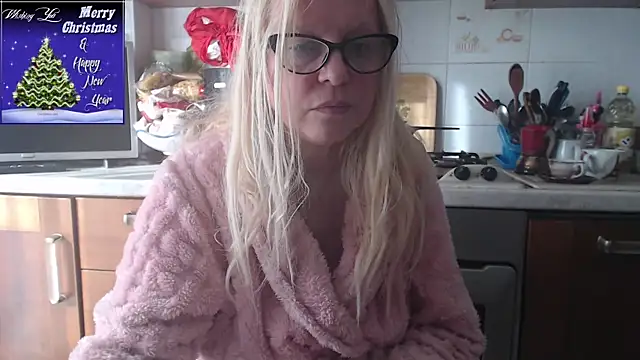 Snapshot of martachatte chatting on December 2025 10:42:01 AM martachatte online show from December 2025 10:42:01 AM