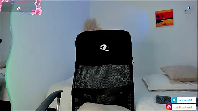 Snapshot of ariel35 chatting on April 2026 09:28:02 PM ariel35 online show from April 2026 09:28:02 PM