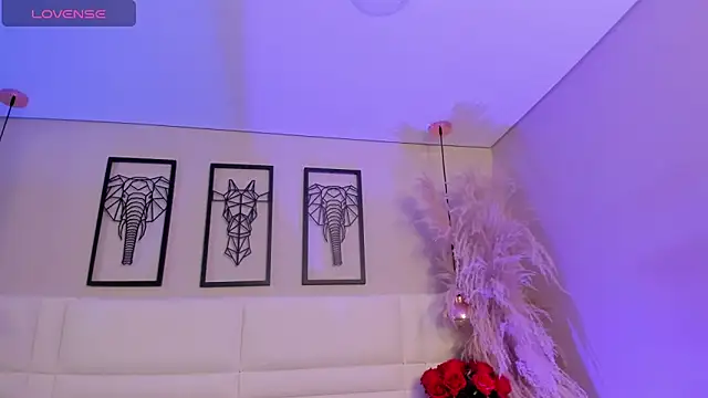 Rebeca jones online show from November 2025 12:26:01 PM