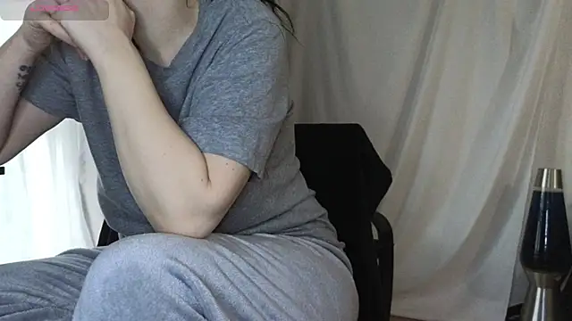 Mia G0ld online show from January 2026 03:28:01 PM