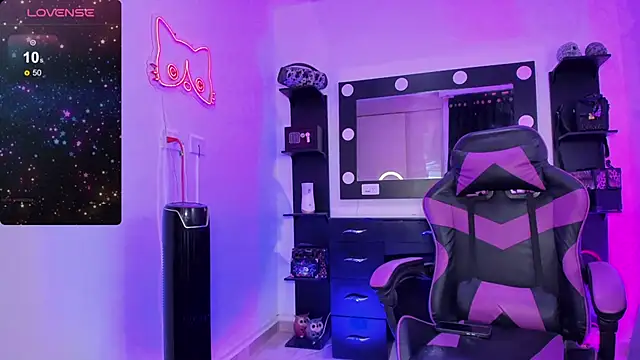 miss kitty online show from December 2025 01:36:01 AM