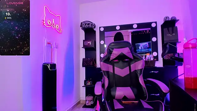 Snapshot of miss_kitty chatting on March 2026 11:22:01 PM miss kitty online show from March 2026 11:22:01 PM