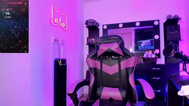 Snapshot of miss_kitty chatting on April 2026 12:52:02 AM miss kitty online show from April 2026 12:52:02 AM