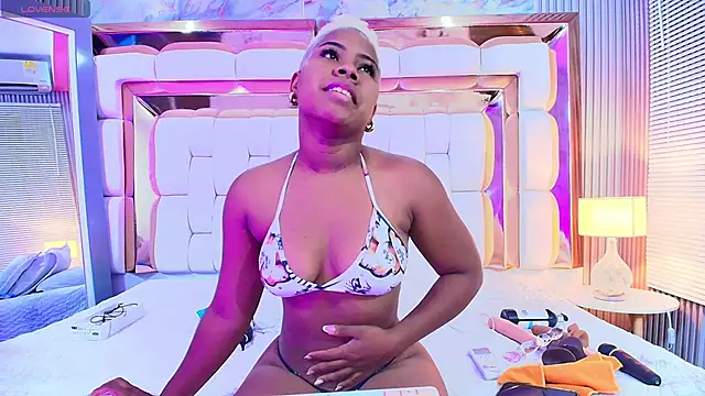 Snapshot of naughty_ebonyy chatting on January 2025 03:07:02 AM naughty ebonyy online show from January 2025 03:07:02 AM