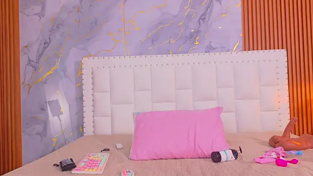 Snapshot of naughty_ebonyy chatting on December 2025 07:29:02 PM naughty ebonyy online show from December 2025 07:29:02 PM