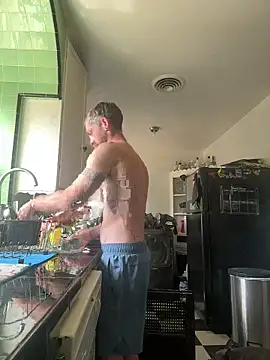 Snapshot of mandjpuff2 chatting on September 2025 07:25:02 PM mandjpuff2 online show from September 2025 07:25:02 PM