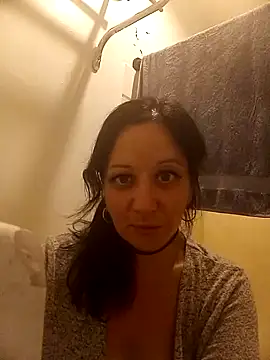 Snapshot of AnyaBest chatting on January 2025 06:20:02 PM AnyaBest online show from January 2025 06:20:02 PM