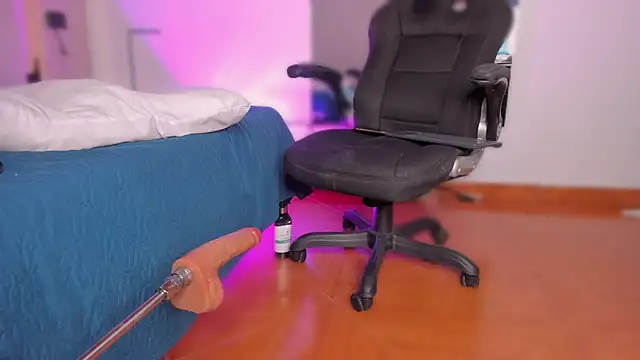 Snapshot of Emmily_Savage chatting on January 2026 07:11:01 PM Emmily Savage online show from January 2026 07:11:01 PM