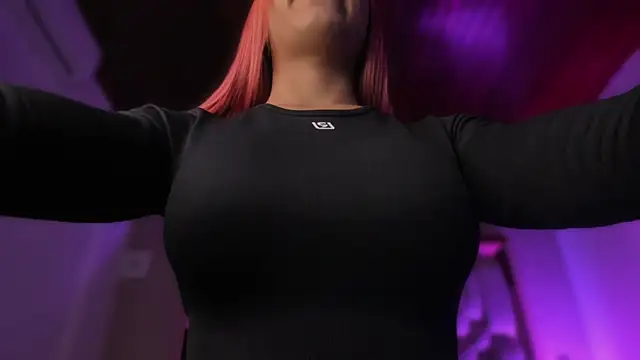 Snapshot of Emmily_Savage chatting on April 2026 11:37:01 AM Emmily Savage online show from April 2026 11:37:01 AM