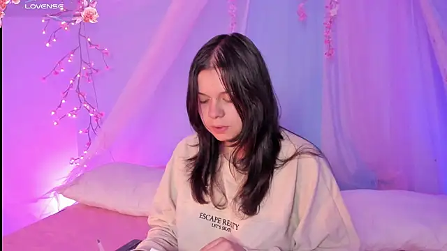 Snapshot of Mey_moon chatting on July 2026 03:13:01 AM Mey moon online show from July 2026 03:13:01 AM