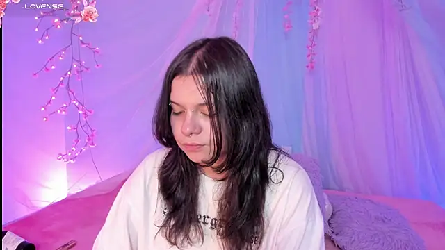 Snapshot of Mey_moon chatting on July 2026 06:47:02 AM Mey moon online show from July 2026 06:47:02 AM