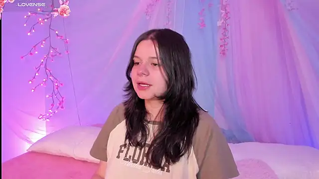 Snapshot of Mey_moon chatting on July 2026 03:04:01 AM Mey moon online show from July 2026 03:04:01 AM