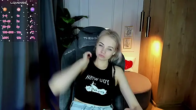 Snapshot of StephanieSweety chatting on March 2025 08:56:02 AM StephanieSweety online show from March 2025 08:56:02 AM