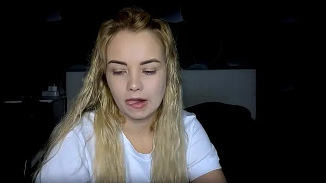 Snapshot of StephanieSweety chatting on November 2025 06:57:01 AM StephanieSweety online show from November 2025 06:57:01 AM