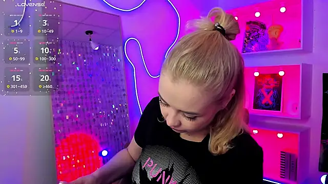 Snapshot of StephanieSweety chatting on March 2026 05:38:01 PM StephanieSweety online show from March 2026 05:38:01 PM