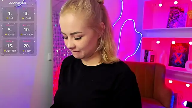 Snapshot of StephanieSweety chatting on April 2026 05:25:02 PM StephanieSweety online show from April 2026 05:25:02 PM