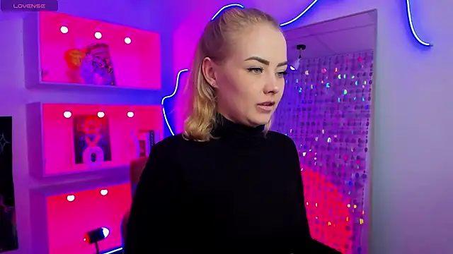 Snapshot of StephanieSweety chatting on April 2026 06:12:01 PM StephanieSweety online show from April 2026 06:12:01 PM