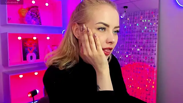 Snapshot of StephanieSweety chatting on April 2026 08:09:02 PM StephanieSweety online show from April 2026 08:09:02 PM