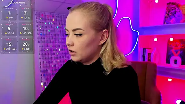 Snapshot of StephanieSweety chatting on April 2026 06:10:01 PM StephanieSweety online show from April 2026 06:10:01 PM