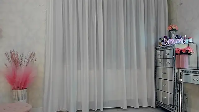 Snapshot of SeductiveButterfly chatting on April 2026 09:21:02 PM SeductiveButterfly online show from April 2026 09:21:02 PM